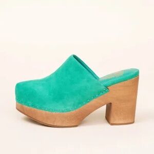 Charlotte Stone Marlo clogs, size 11, in OMgreen